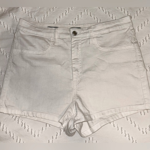 Wild Fable- Highest Rise shorts, white‎ — sz 16 - Picture 1 of 4